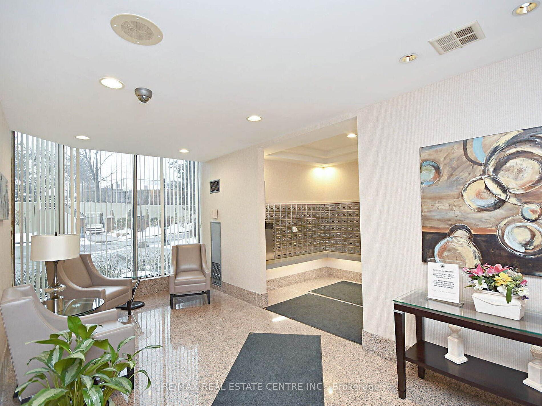 1 Bedroom Condo at 55 Elm, Mississauga For sale