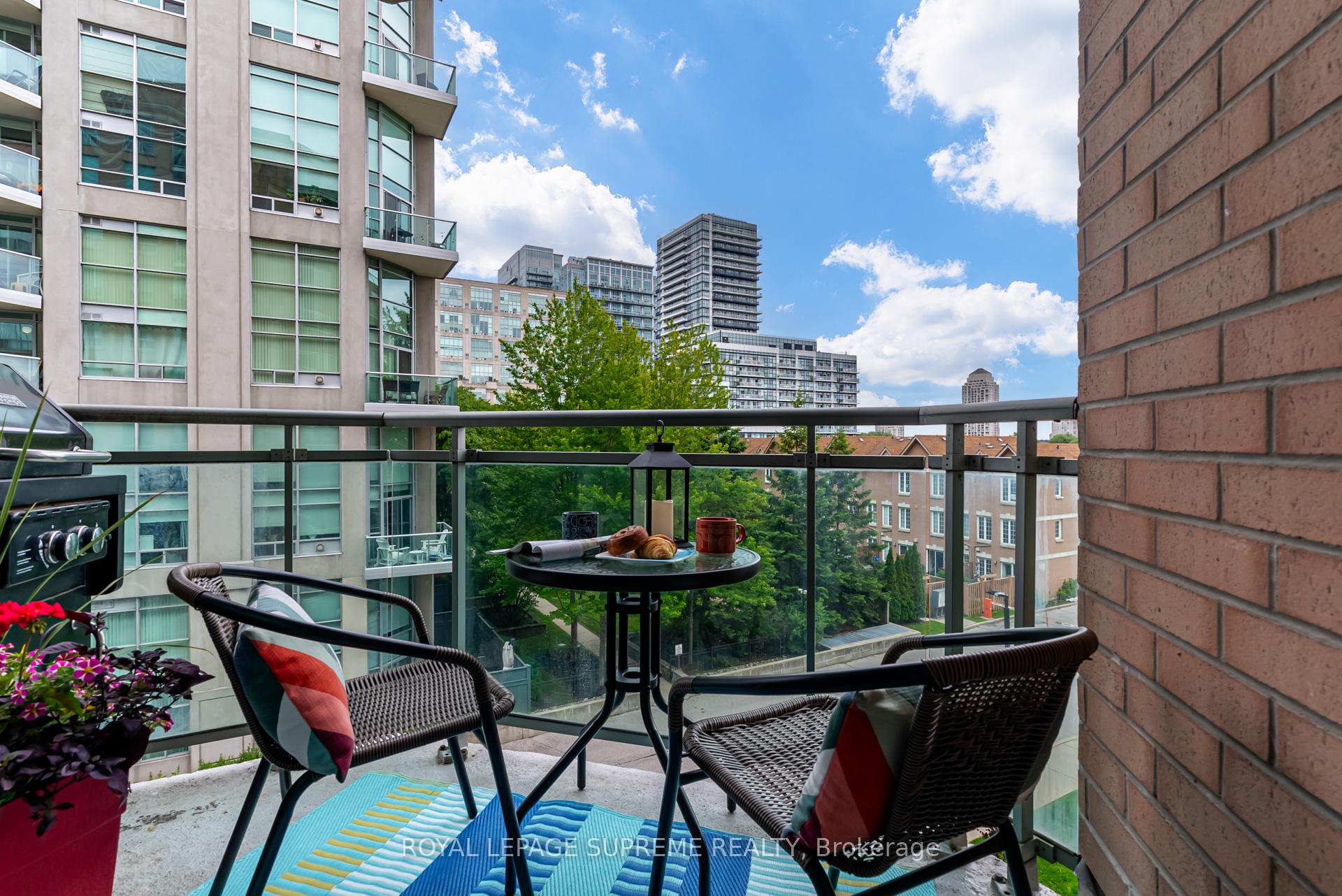 2 Bedrooms Condo at 190 Manitoba, Toronto For sale