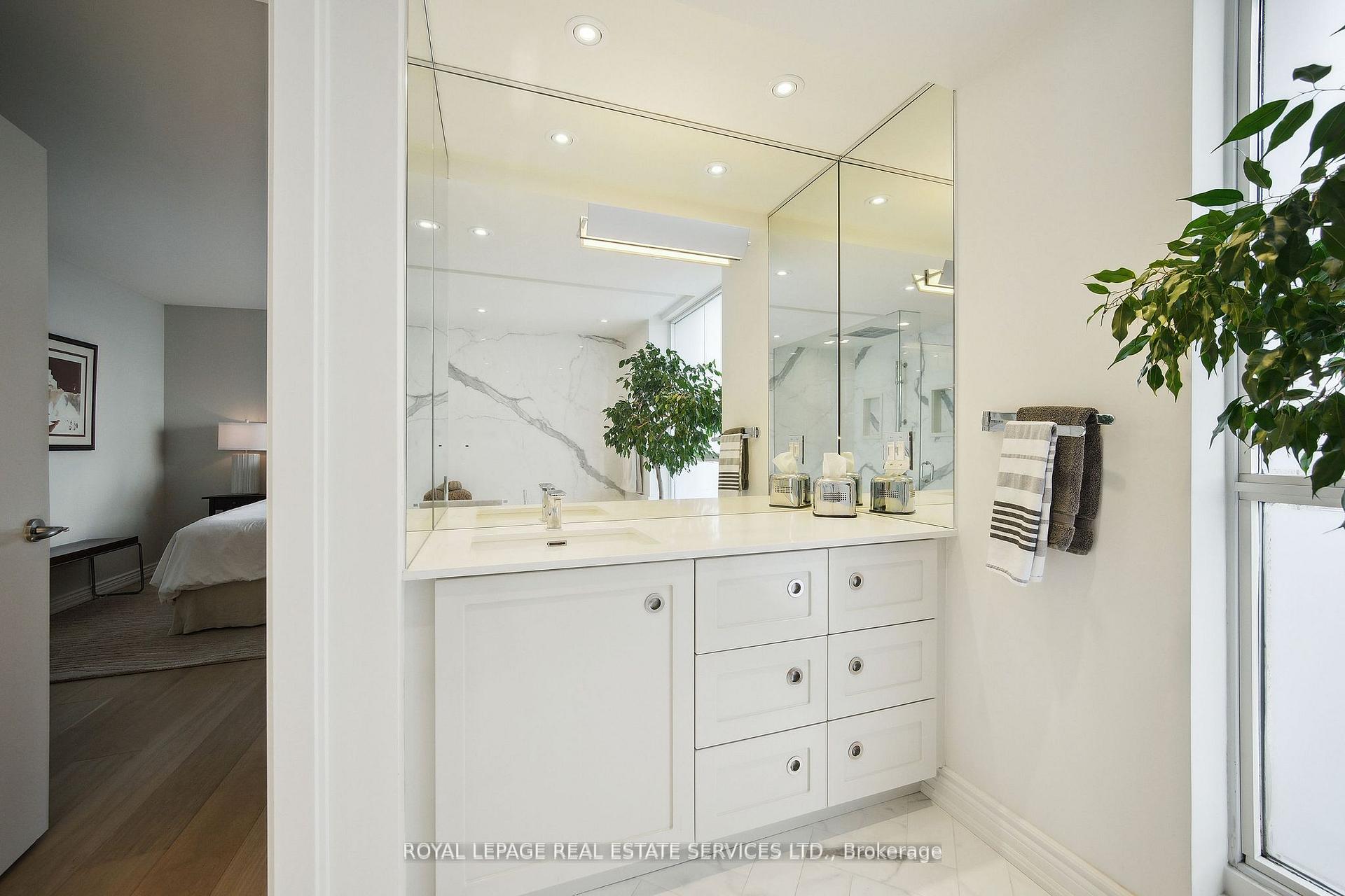 2 Bedrooms Condo at 480 Queens, Toronto For sale
