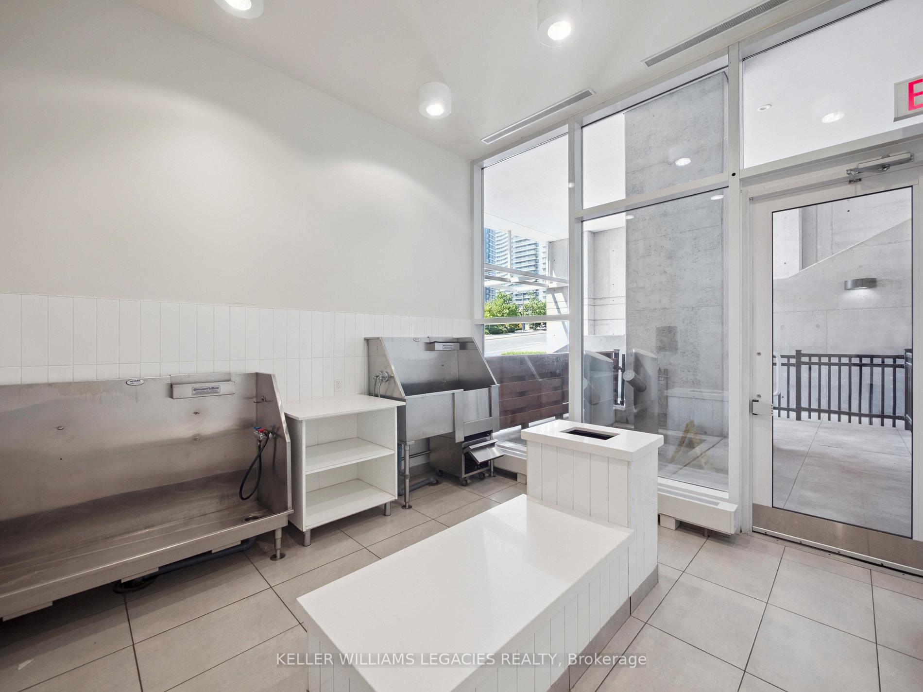 2 Bedrooms Condo at 29 Singer, Toronto For sale