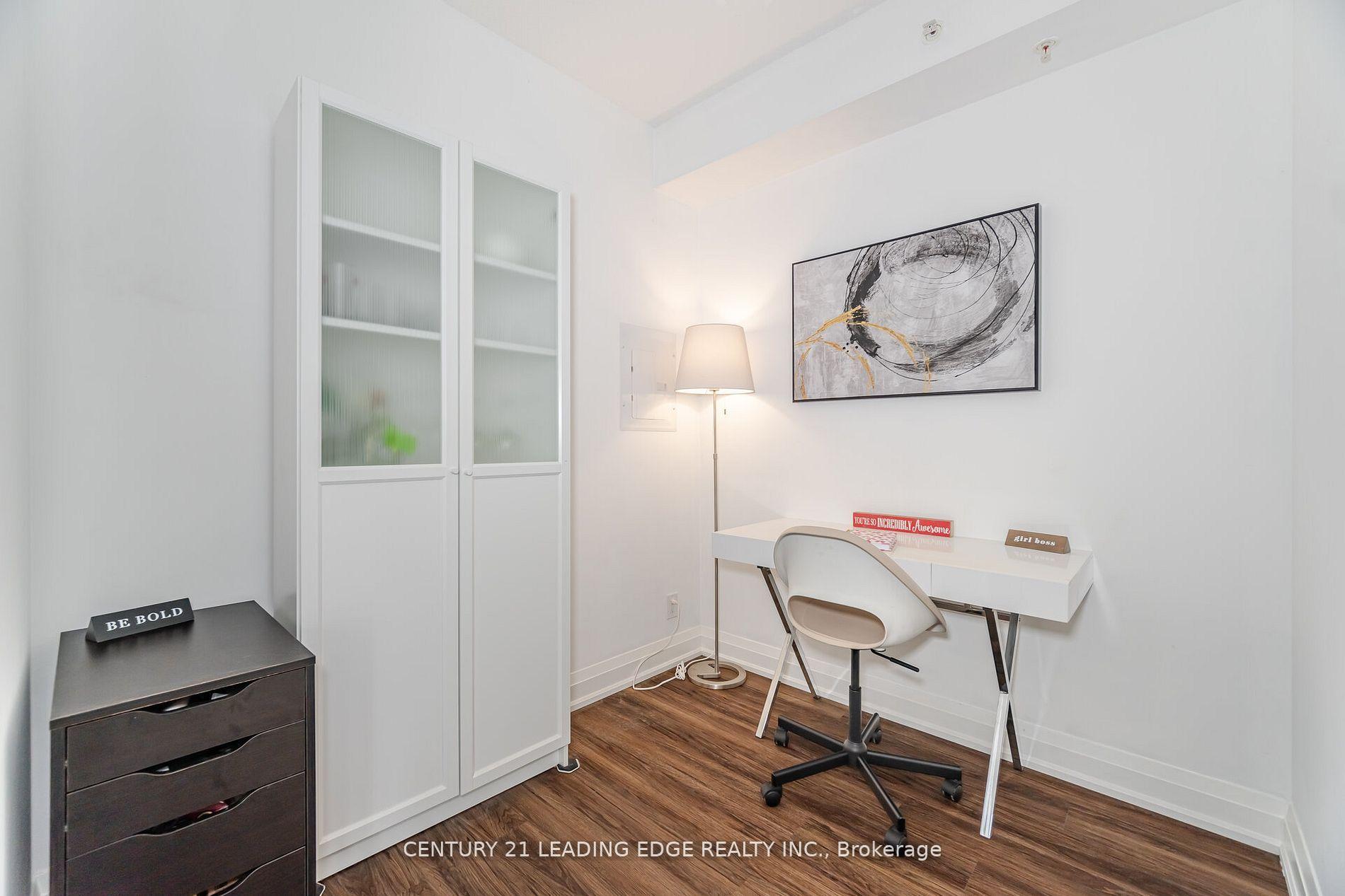 2 Bedrooms Condo at 24 Woodstream, Vaughan For sale