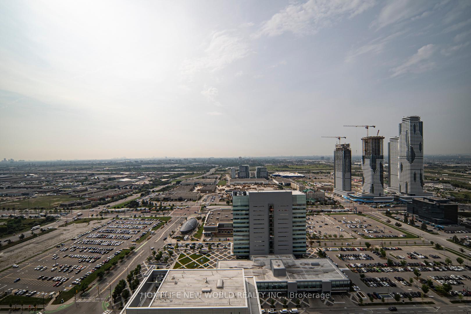 2 Bedrooms Condo at 5 Buttermill,  Vaughan For sale