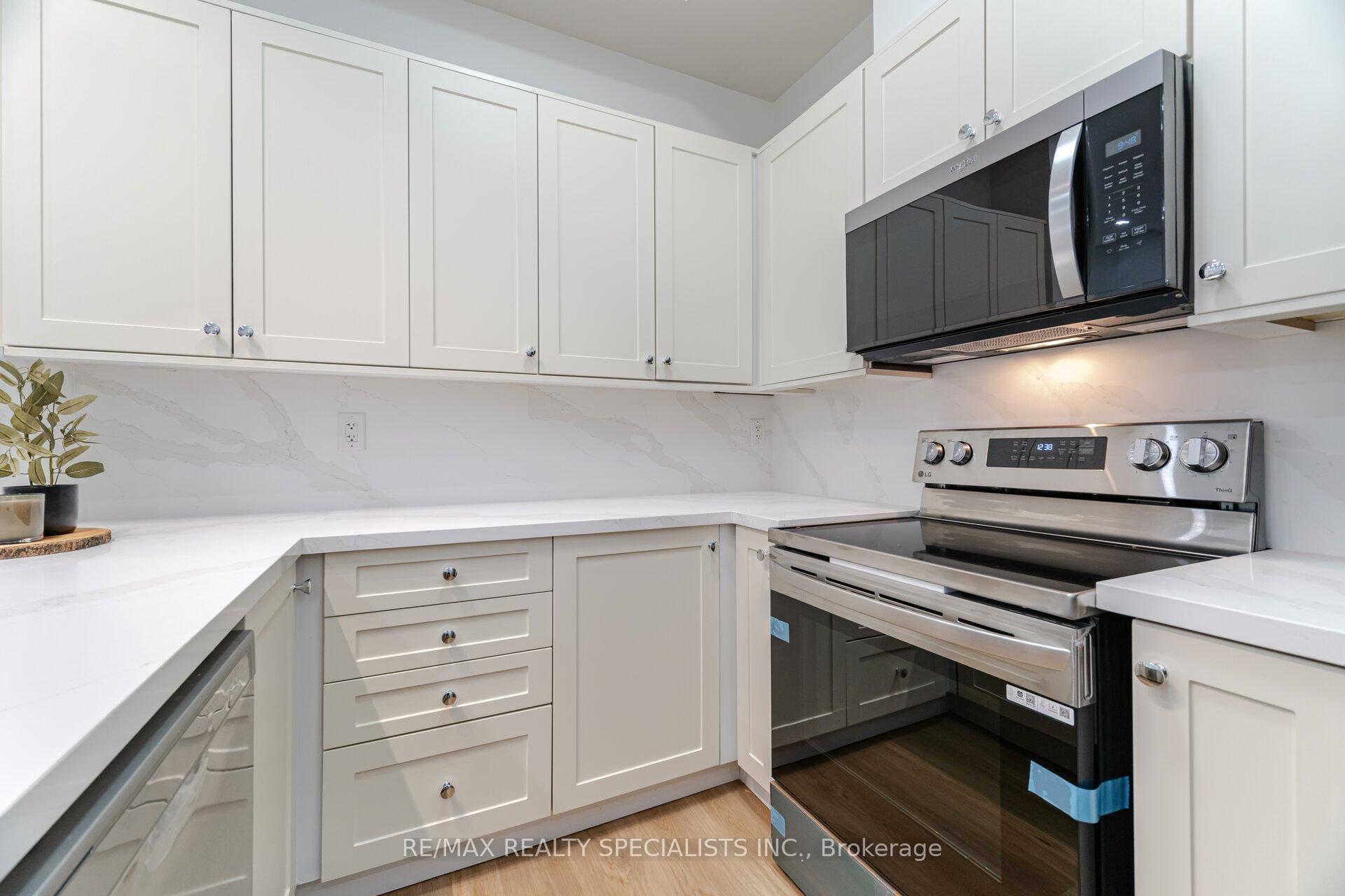 2 Bedrooms Condo at 2326 TAUNTON, Oakville For sale
