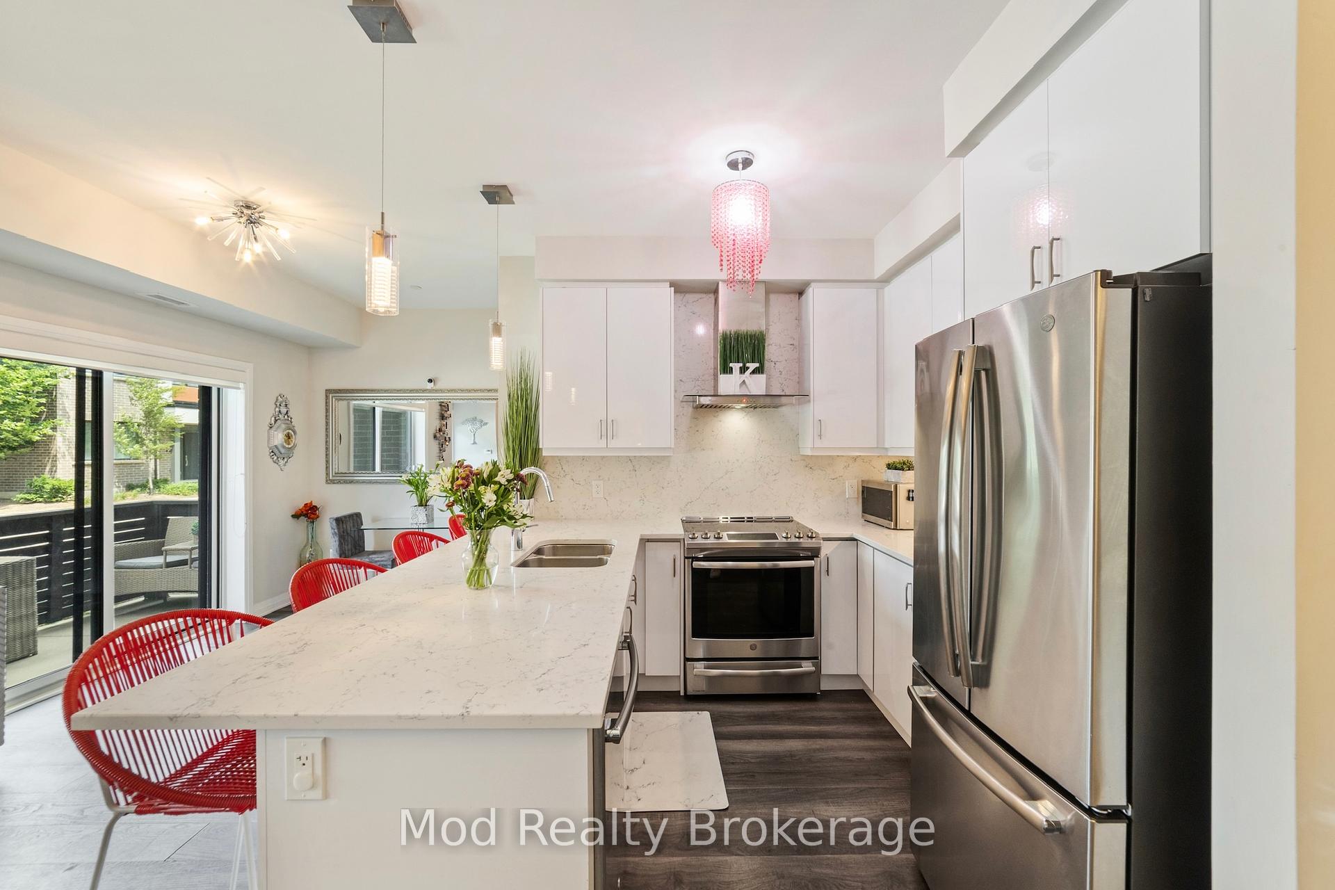 2 Bedrooms Condo at 128 Grovewood, Oakville For sale