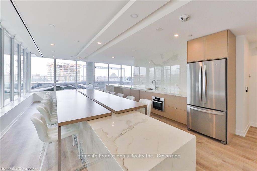 1 Bedroom Condo at 370 Martha,  Burlington For sale