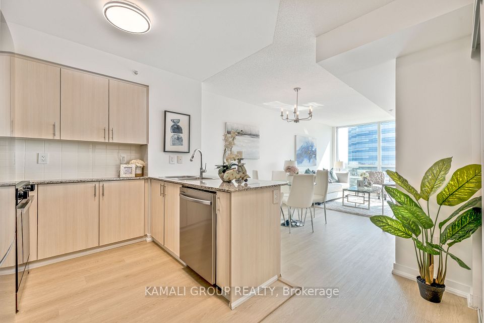 5740 Yonge