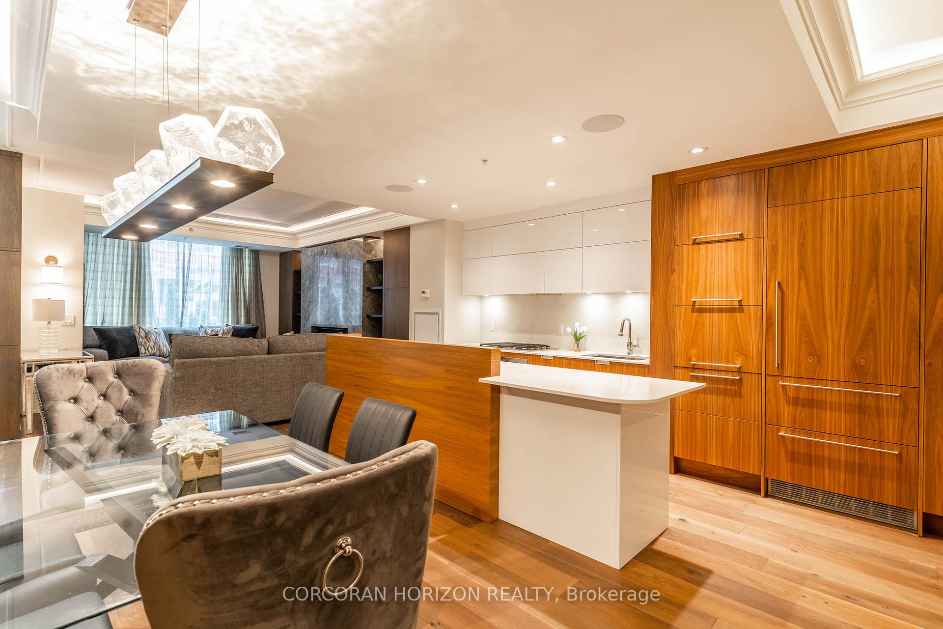 4 Bedrooms Condo at 30 Nelson, Toronto For sale
