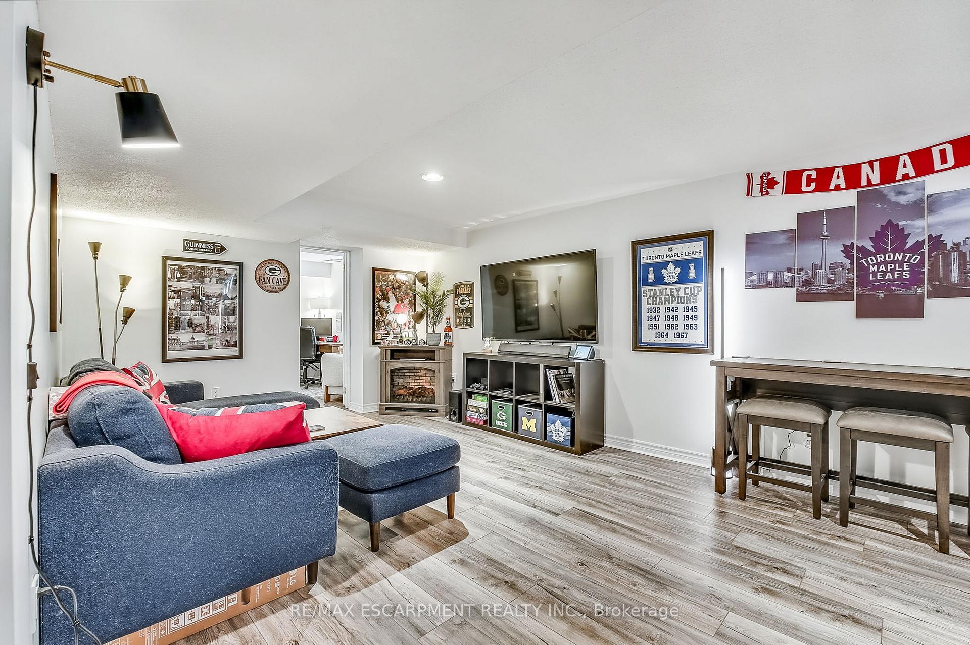 2 Bedrooms Condo at 4045 UPPER MIDDLE, Burlington For sale