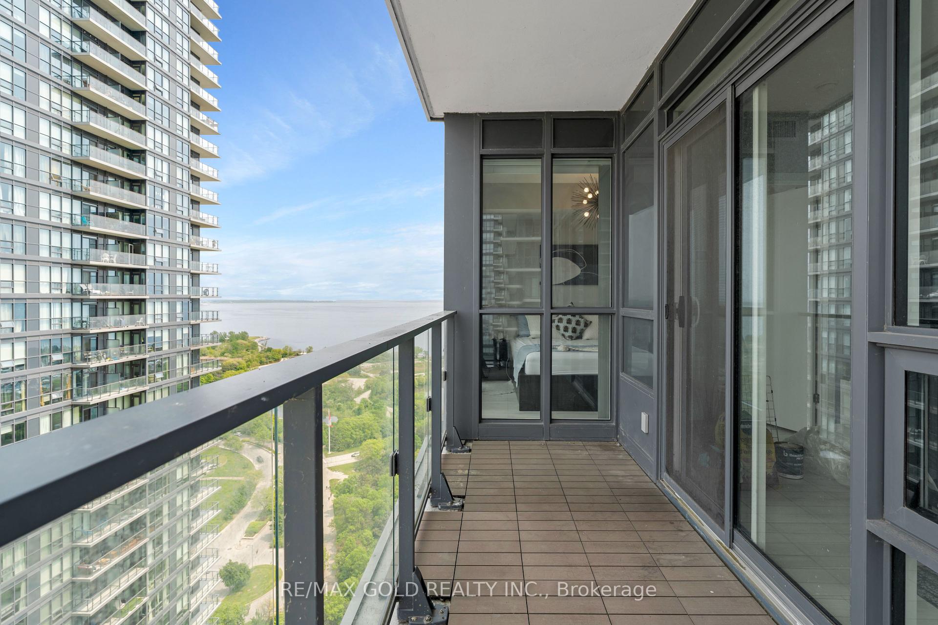 3 Bedrooms Condo at 2212 Lakeshore, Toronto For sale