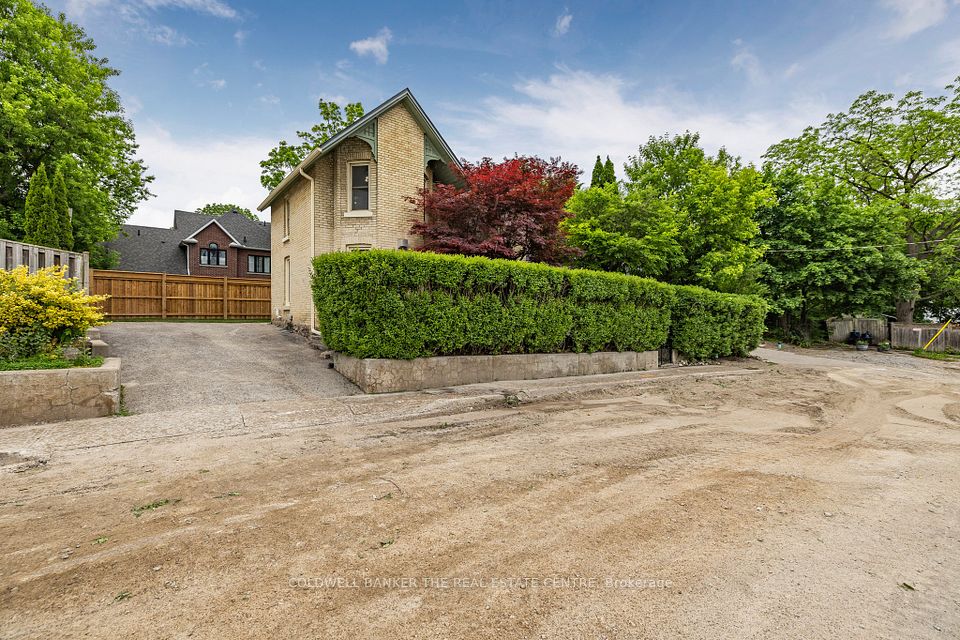 411 Millard Avenue, Newmarket, ON L3Y 2A1