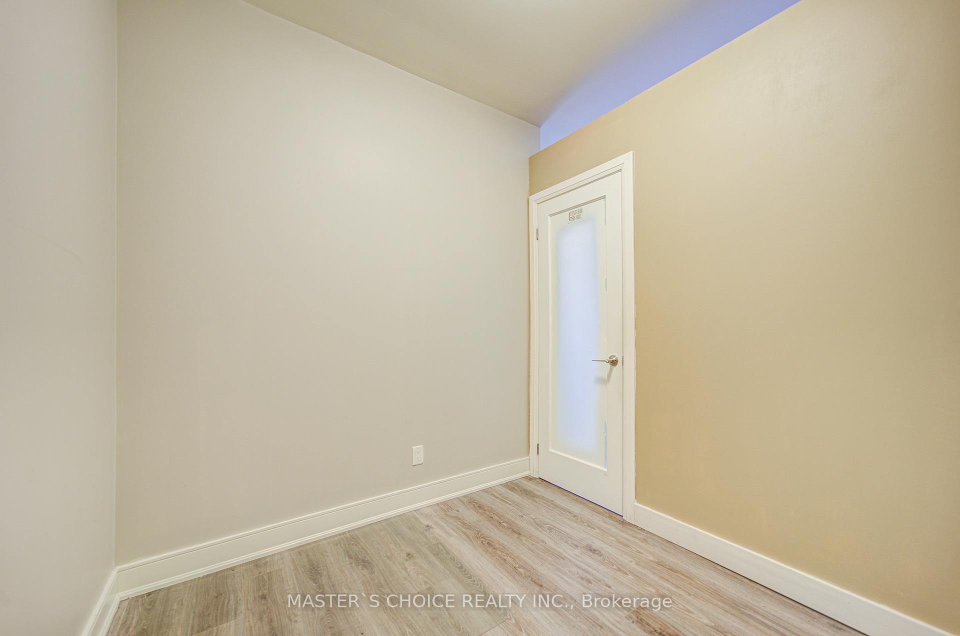 2 Bedrooms Condo at 150 Main, Hamilton For sale