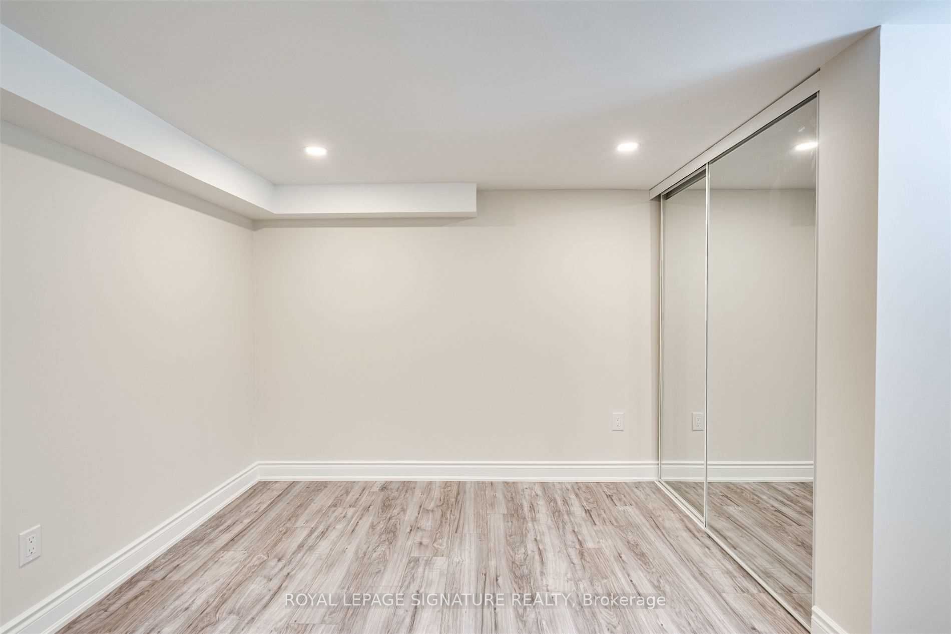 487 Brucedale Avenue E, #LOWER