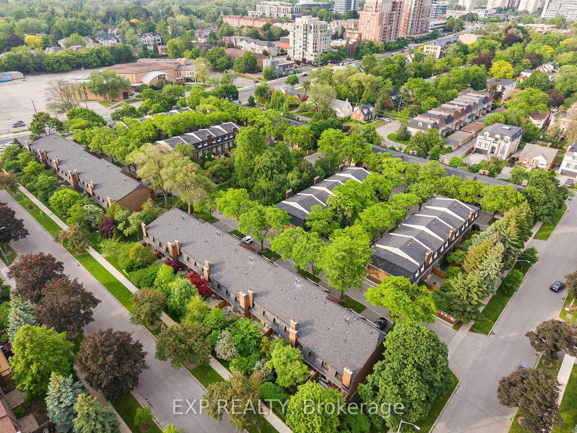 3 Bedrooms Condo at 108 Flaming Rose, Toronto For sale