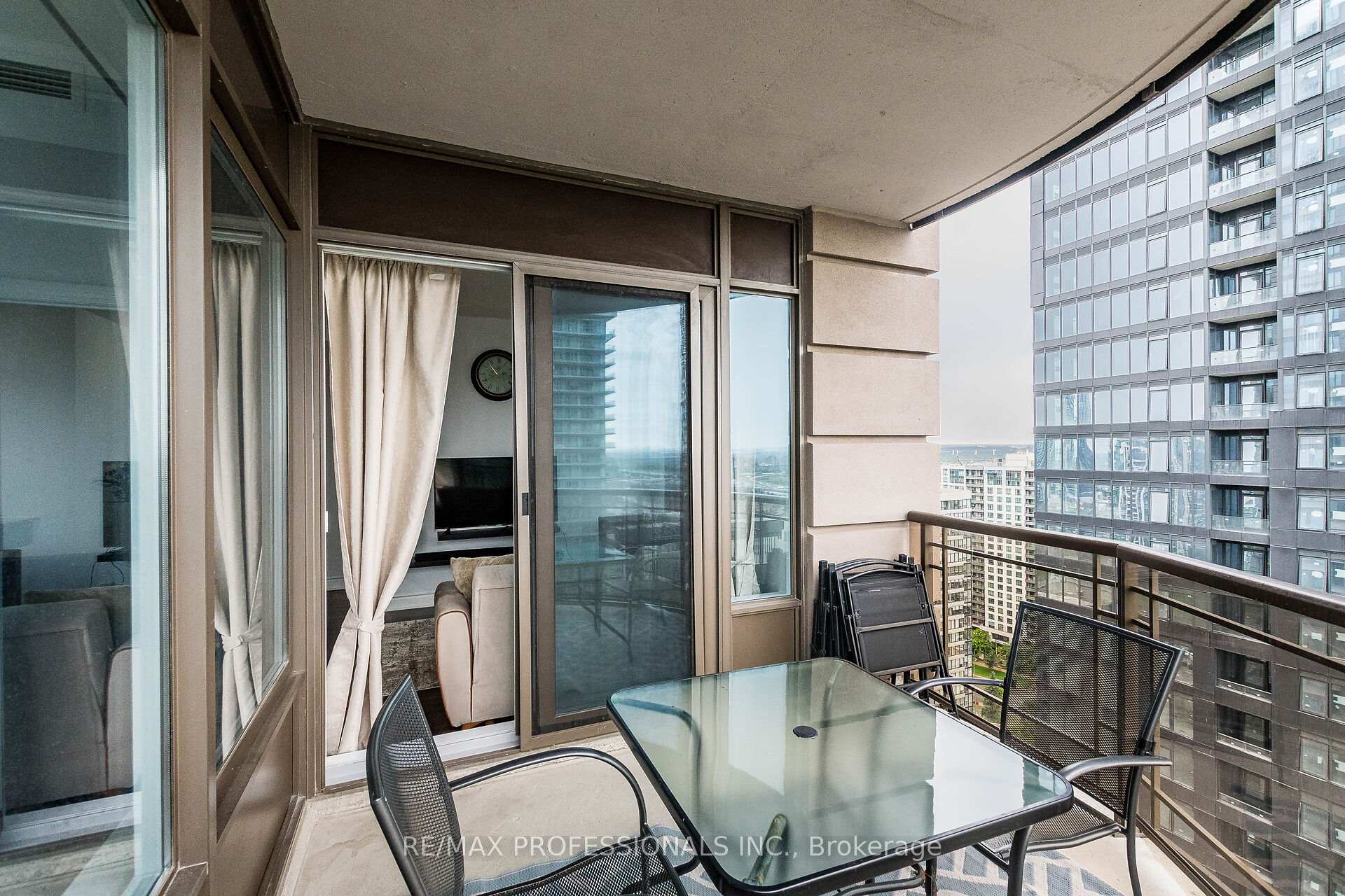#2302 – 385 Prince Of Wales Drive, Mississauga, ON L5B 0C6