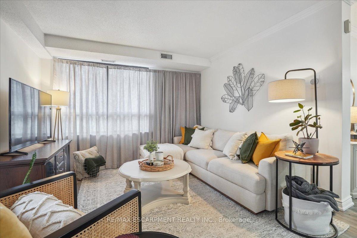 2 Bedrooms Condo at 432 Main,  Hamilton For sale