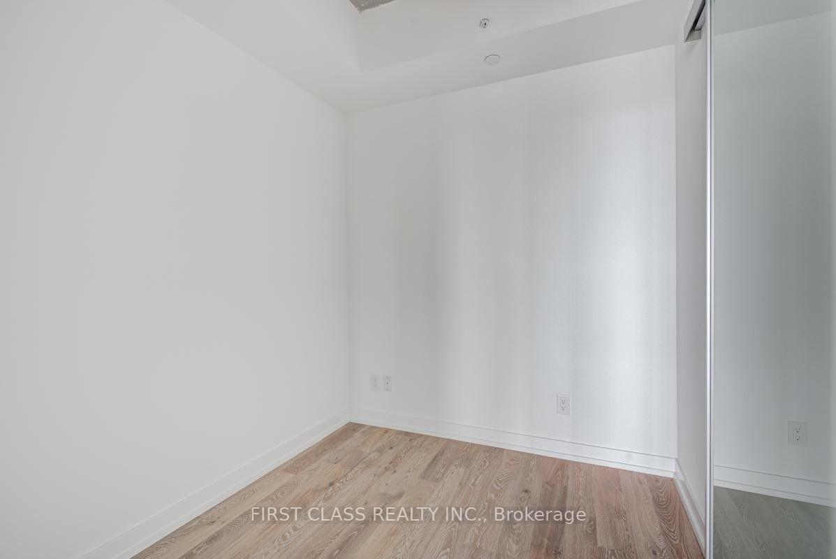 2 Bedrooms Condo at 161 Roehampton,  Toronto For sale