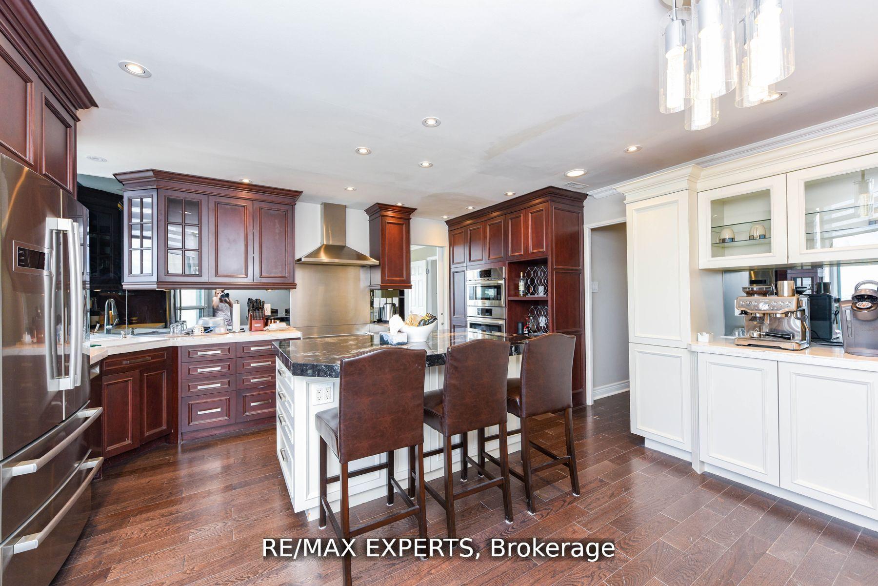 3 Bedrooms Condo at 4460 Tucana, Mississauga For sale
