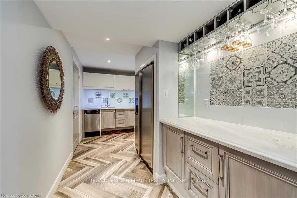 4306 Lakeshore Road