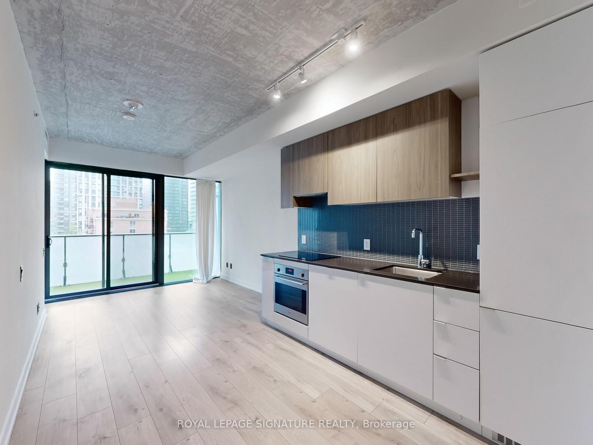 2 Bedrooms Condo at 161 Roehampton, Toronto For sale