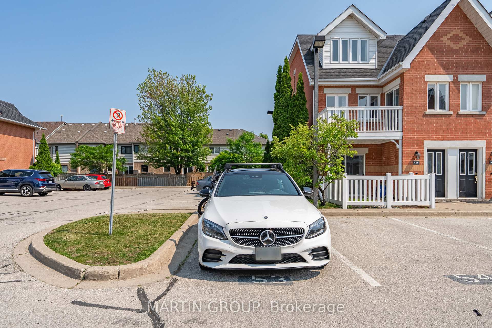 2 Bedrooms Condo at 1701 Lampman, Burlington For sale
