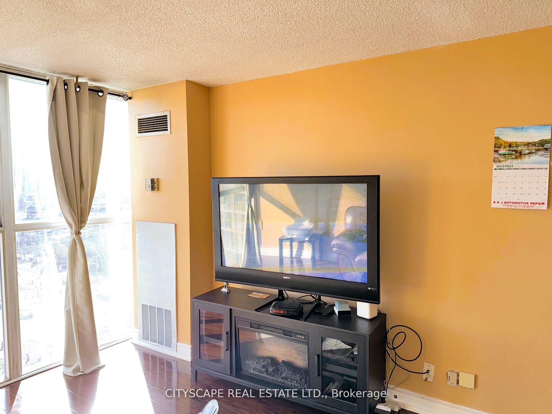 2 Bedrooms Condo at 25 Trailwood, Mississauga For sale