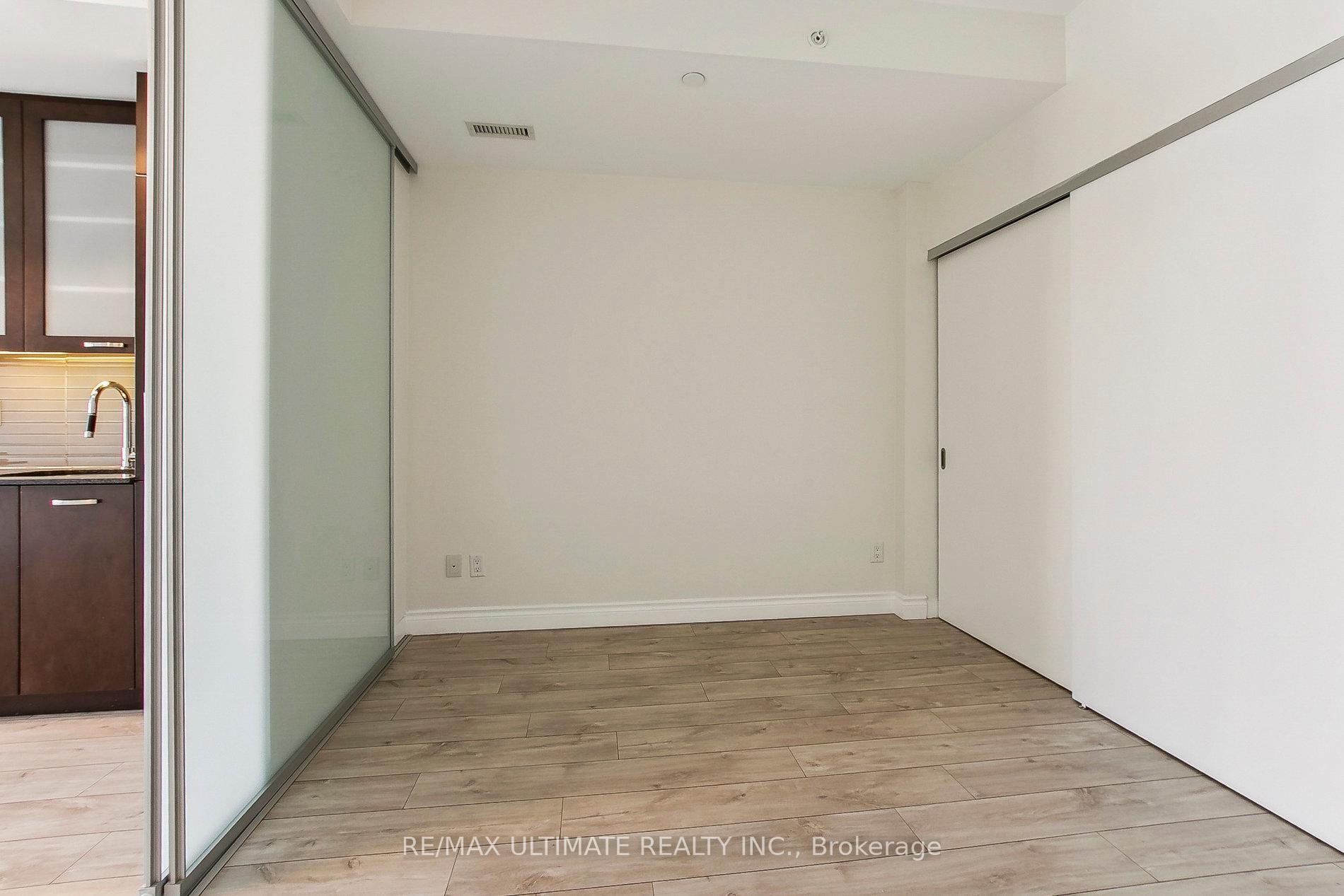 2 Bedrooms Condo at 210 Simcoe, Toronto For sale
