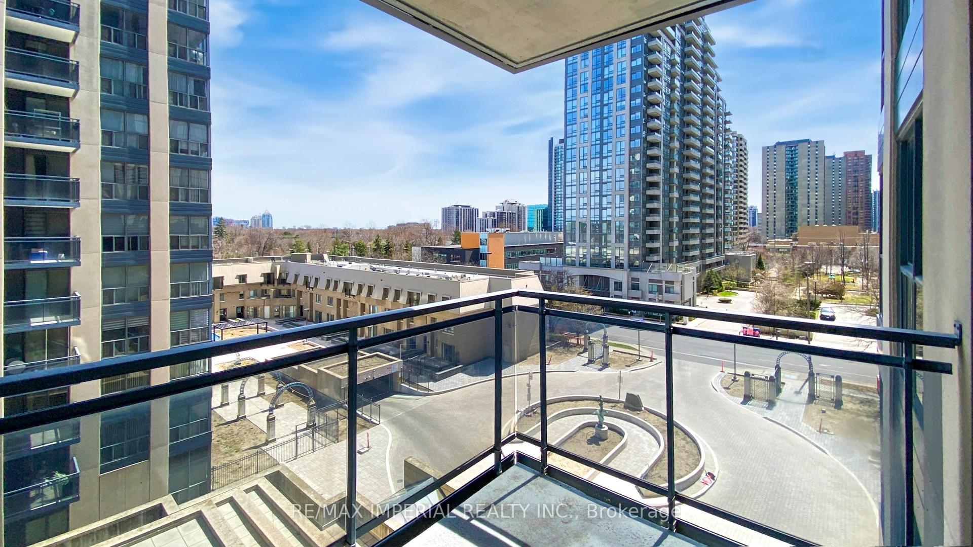 3 Bedrooms Condo at 18 Hollywood, Toronto For sale