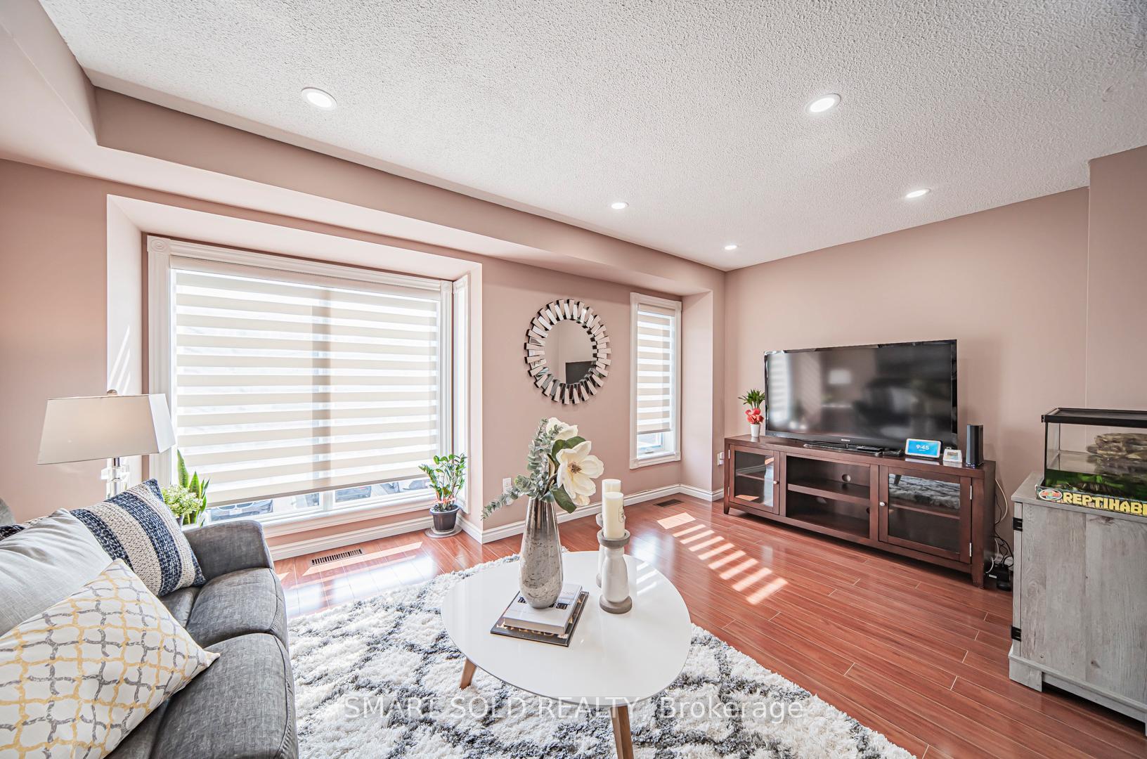 4 Bedrooms Condo at 3500 Brimley, Toronto For sale