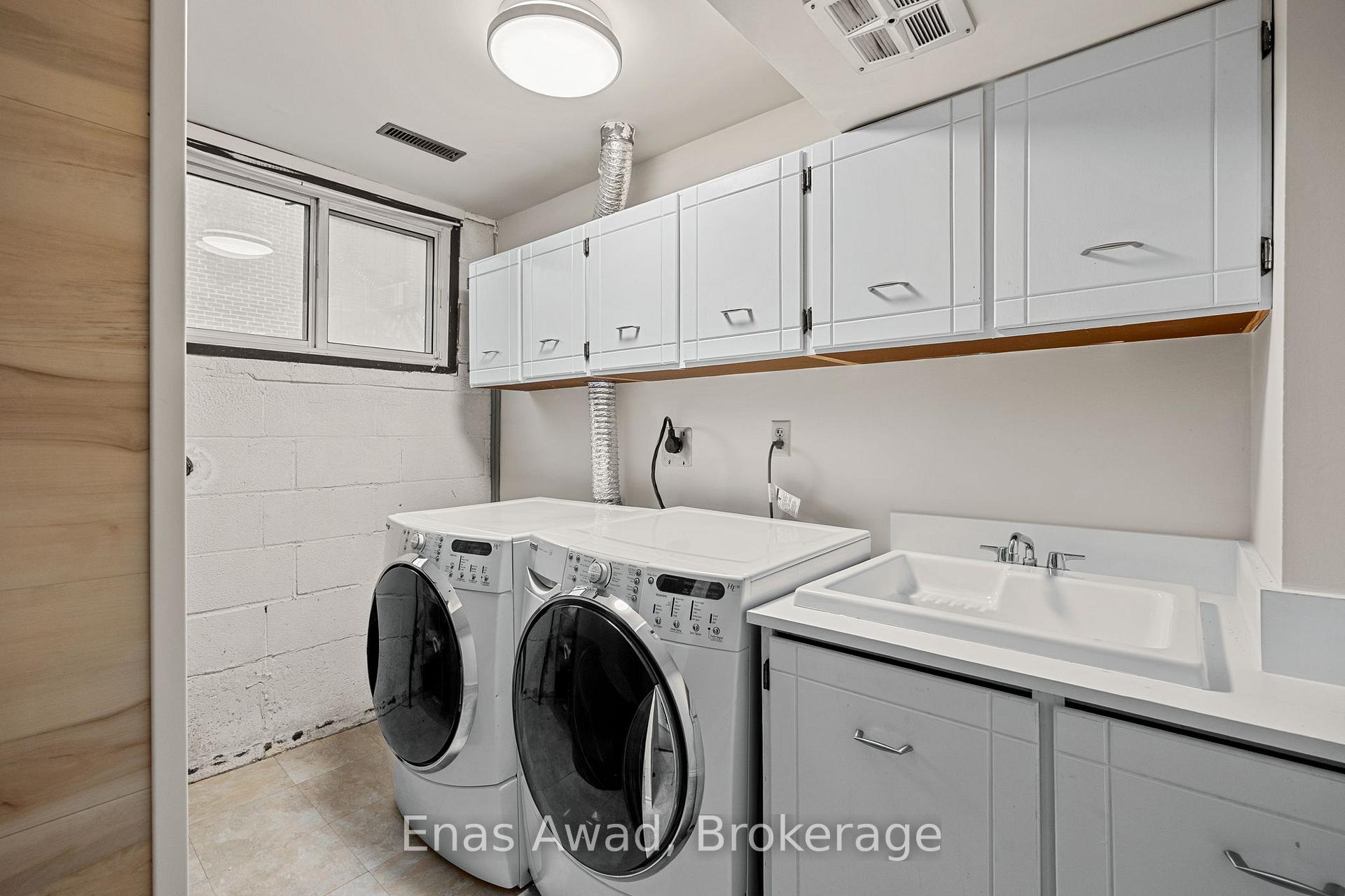 3 Bedrooms Condo at 74 Black Hawk, Toronto For sale