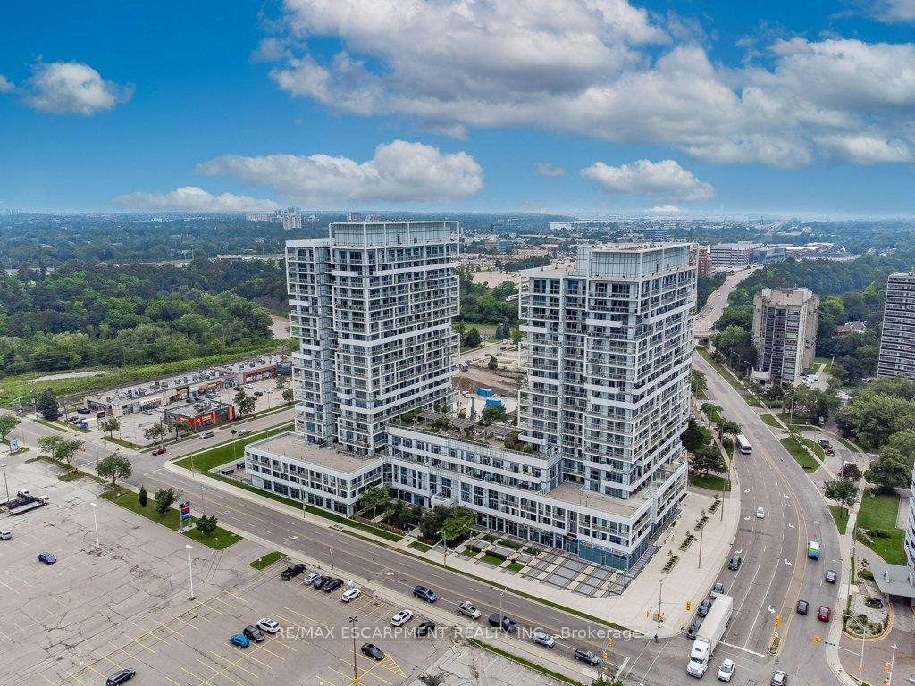 2 Bedrooms Condo at 55 Speers, Oakville For sale