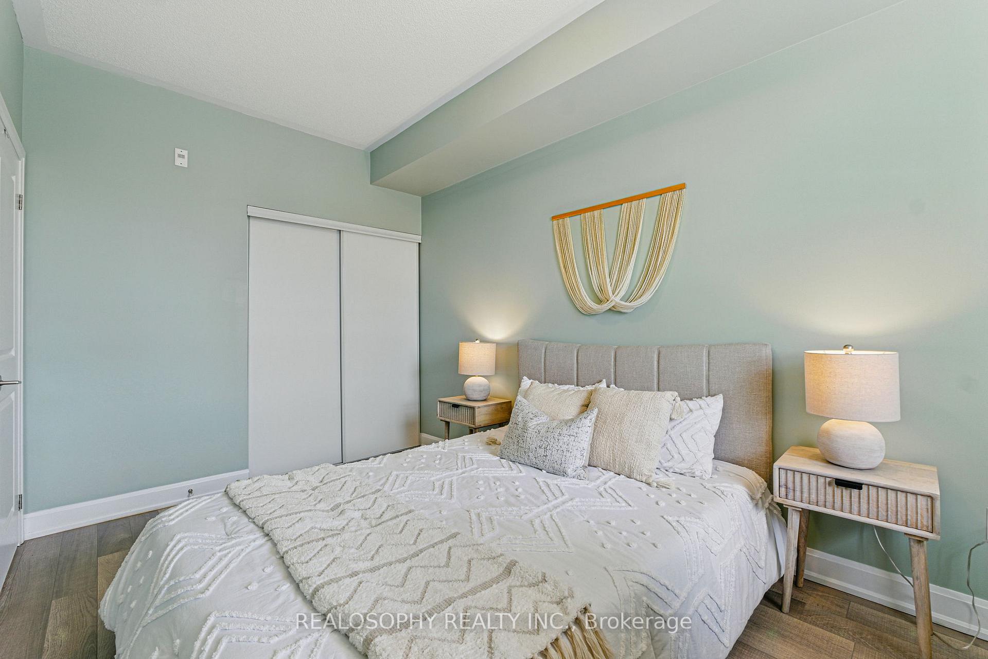 2 Bedrooms Condo at 2333 Sawgrass, Oakville For sale