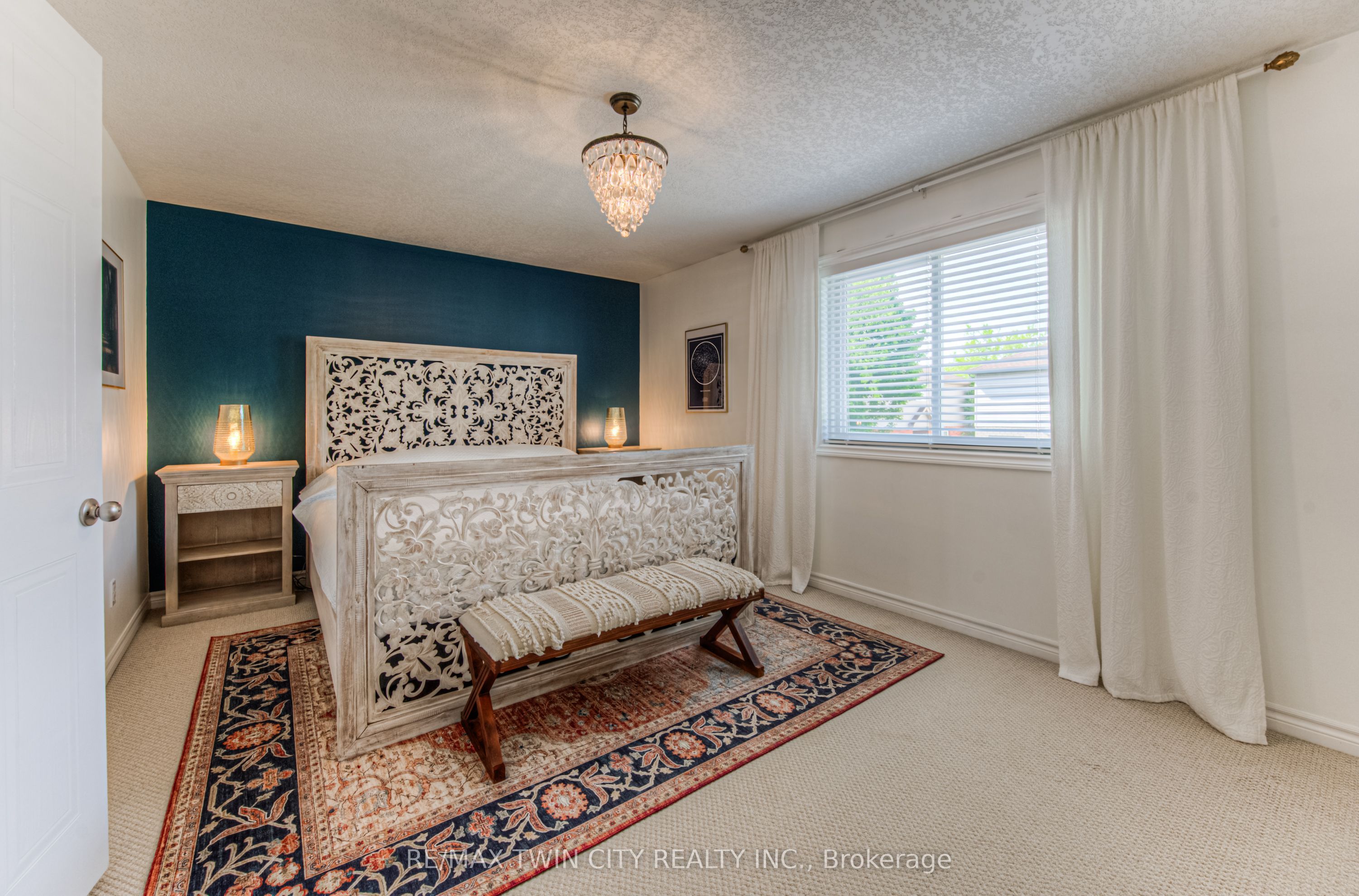 381 University Downs Crescent