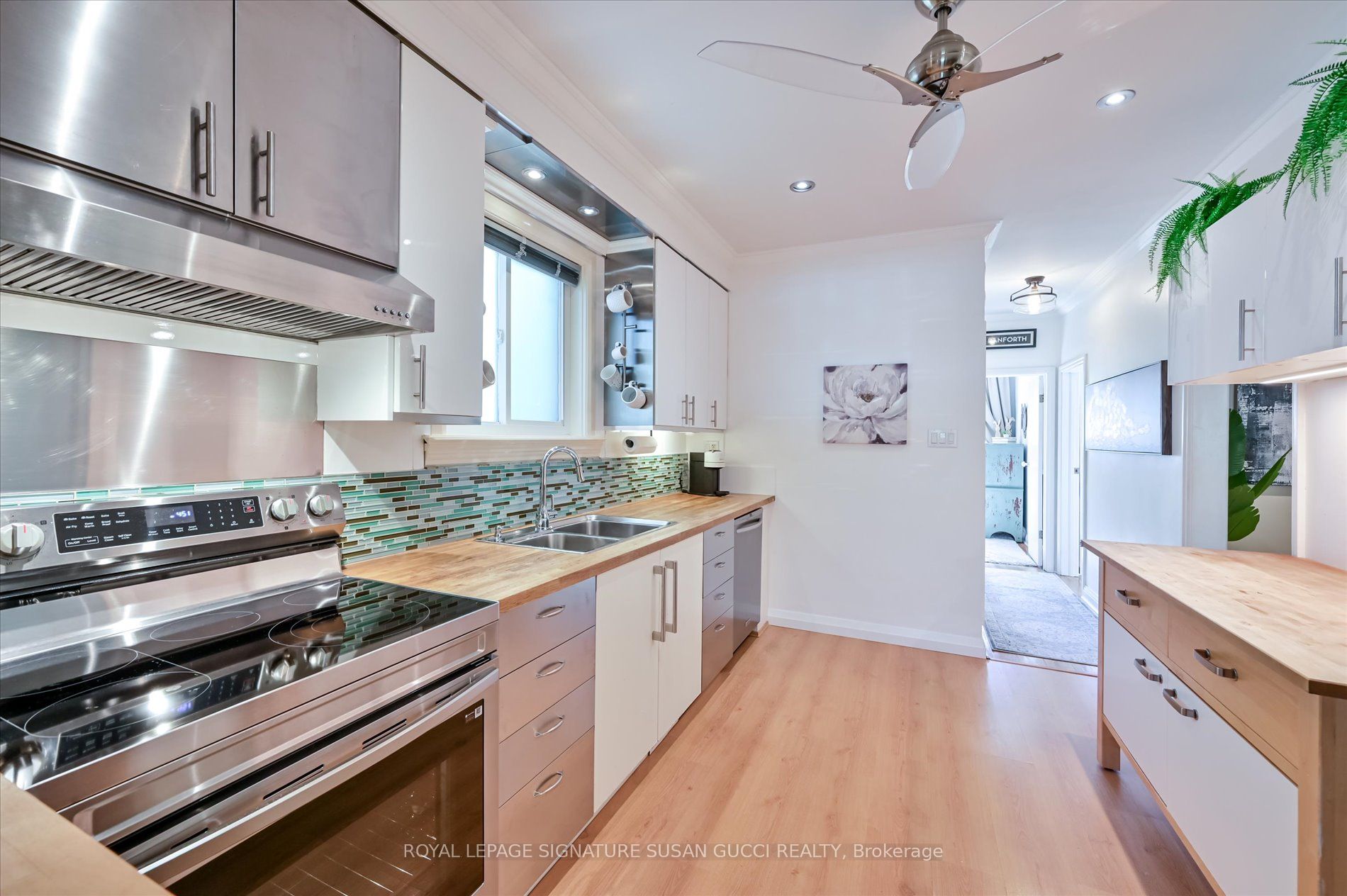 1006 Victoria Park Avenue