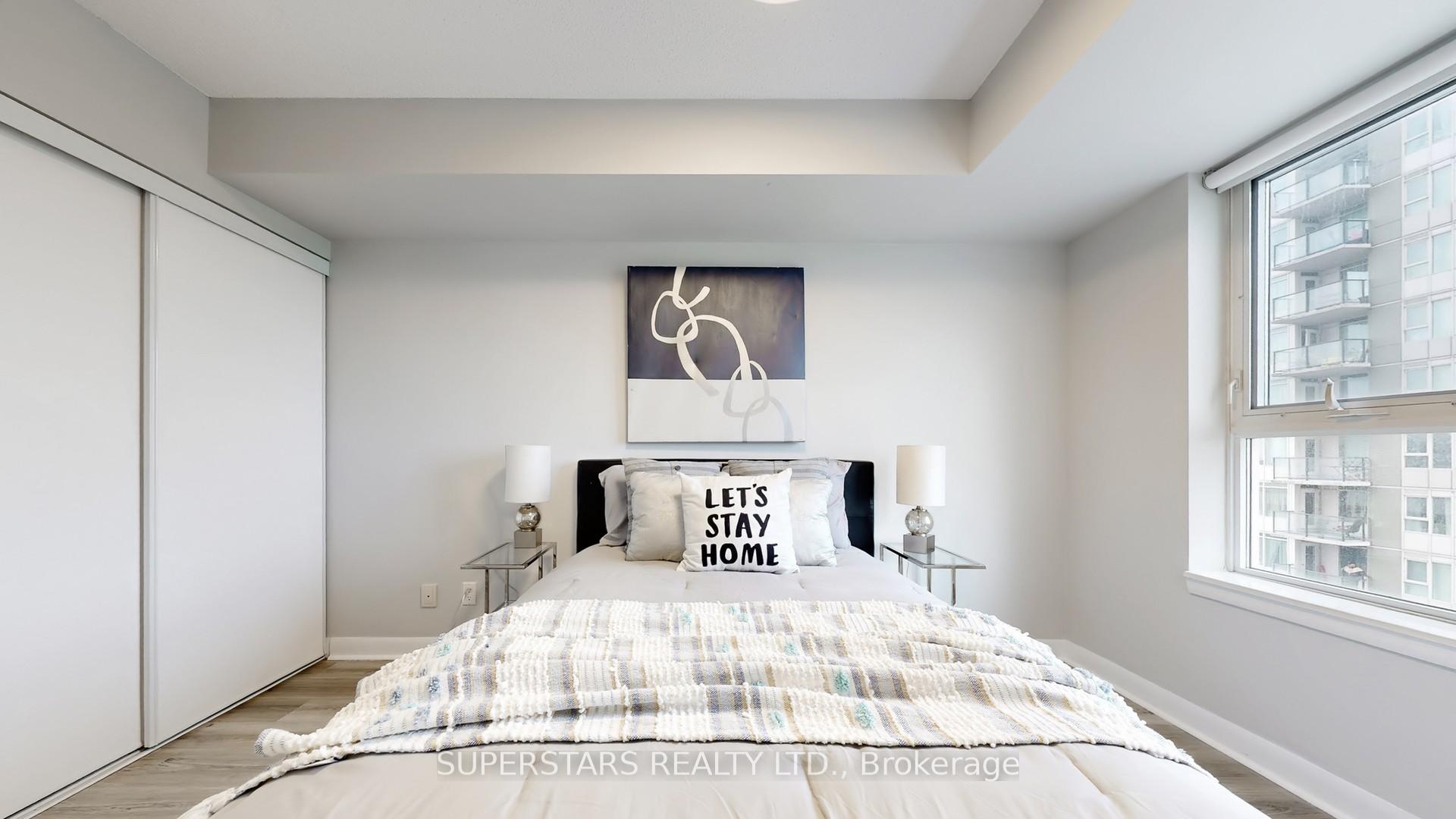 2 Bedrooms Condo at 25 Town Centre, Toronto For sale