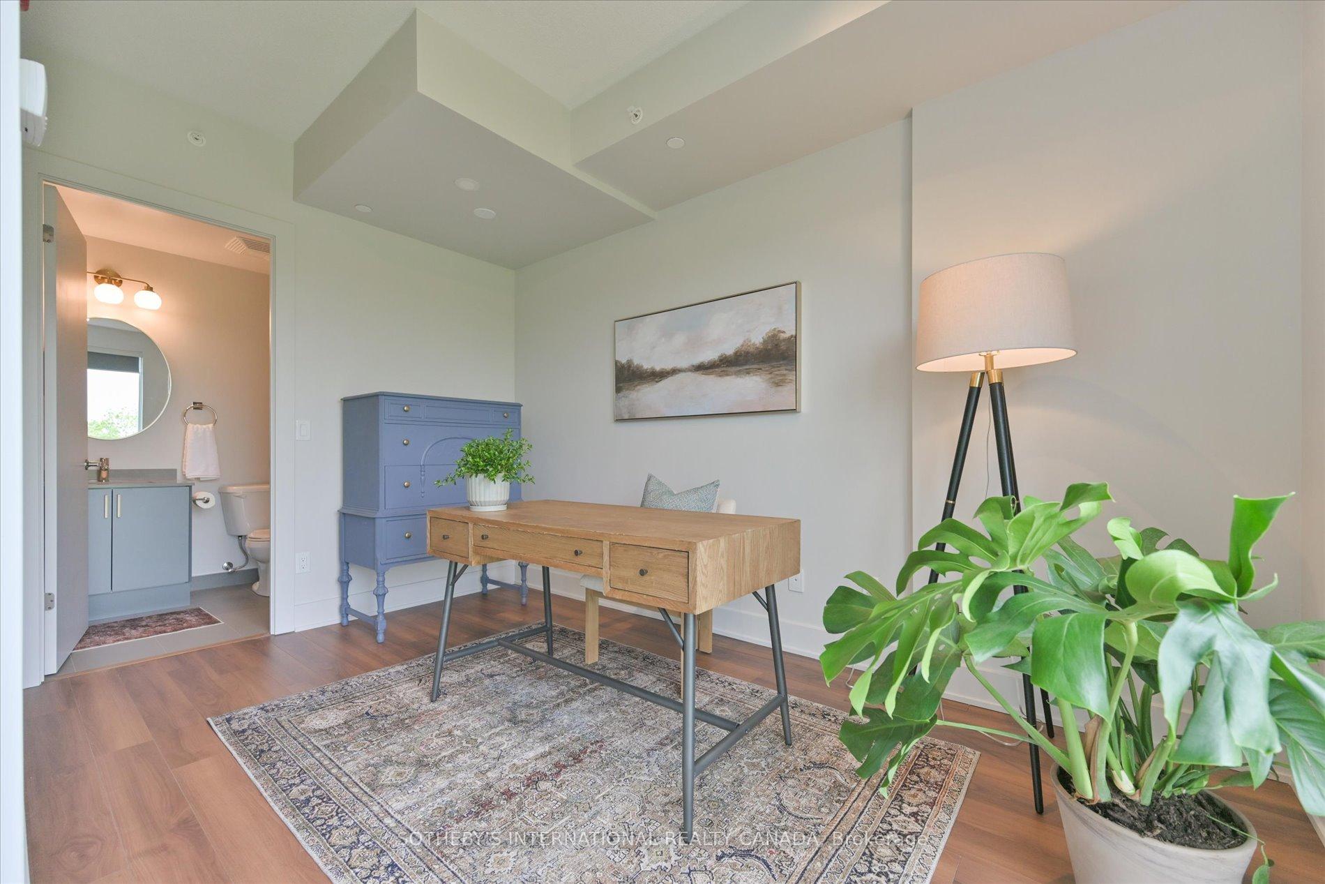 2 Bedrooms Condo at 5260 Dundas, Burlington For sale