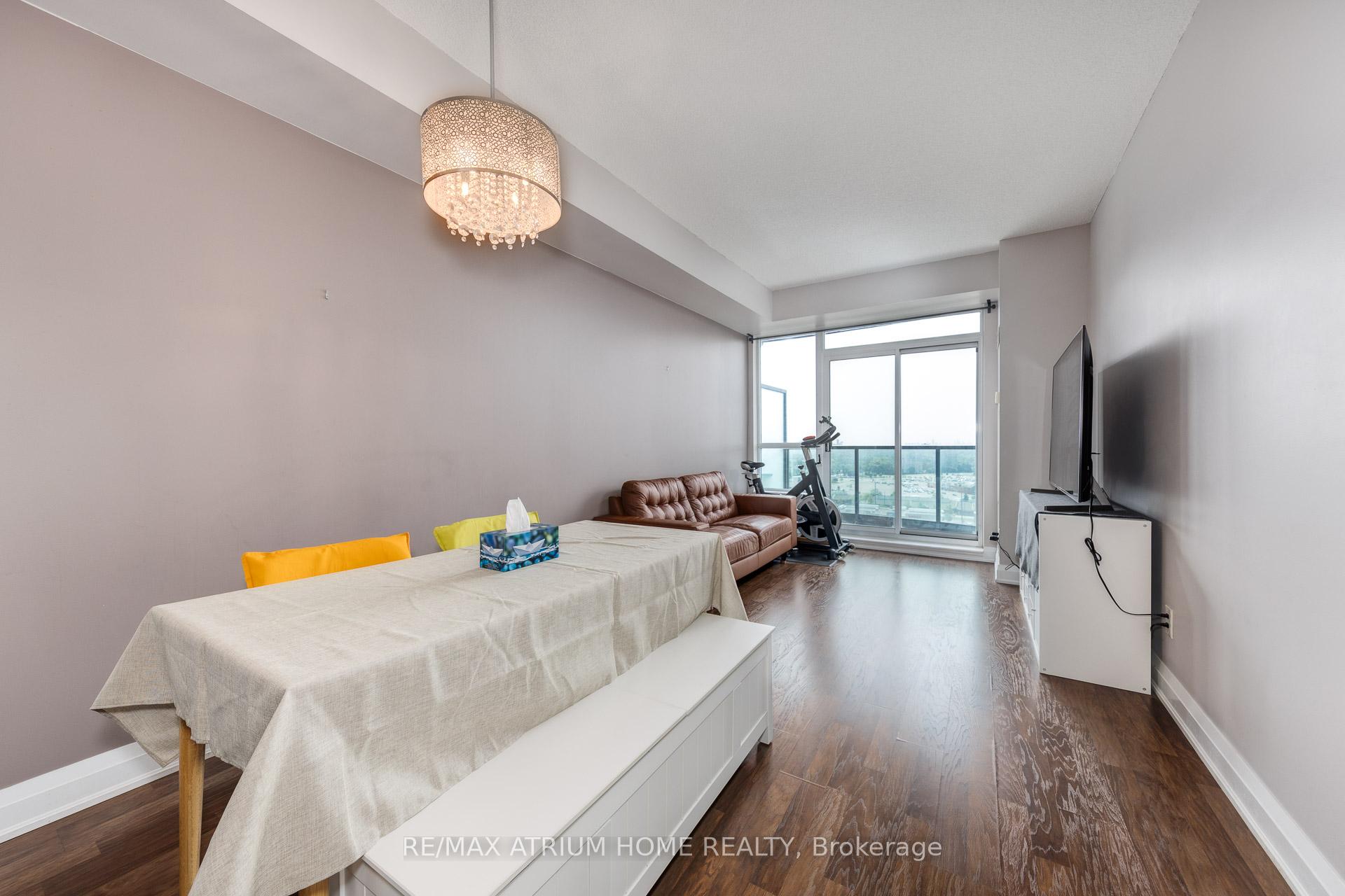 2 Bedrooms Condo at 20 North Park, Vaughan For sale