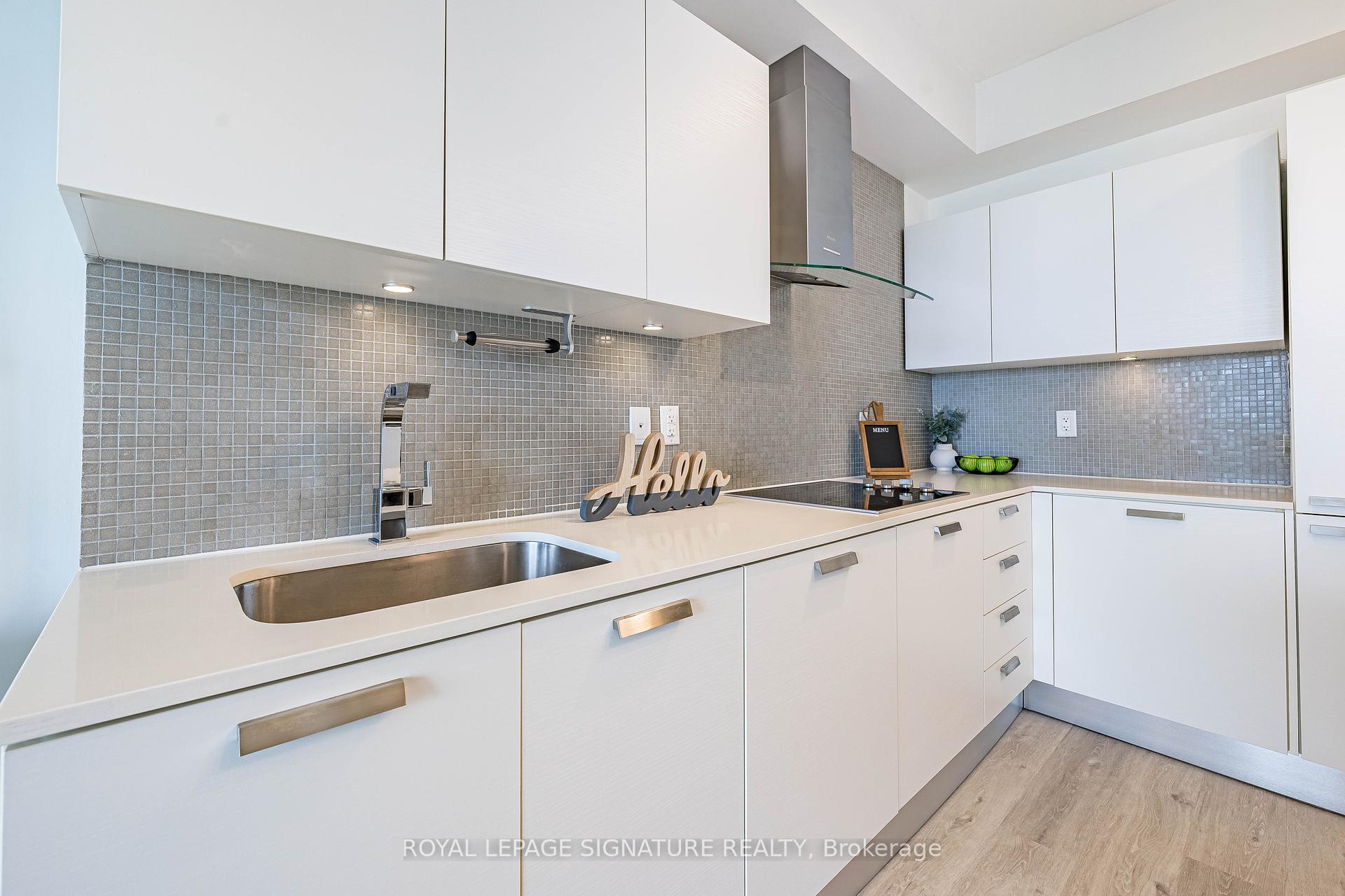 2 Bedrooms Condo at 11 Bogert, Toronto For sale