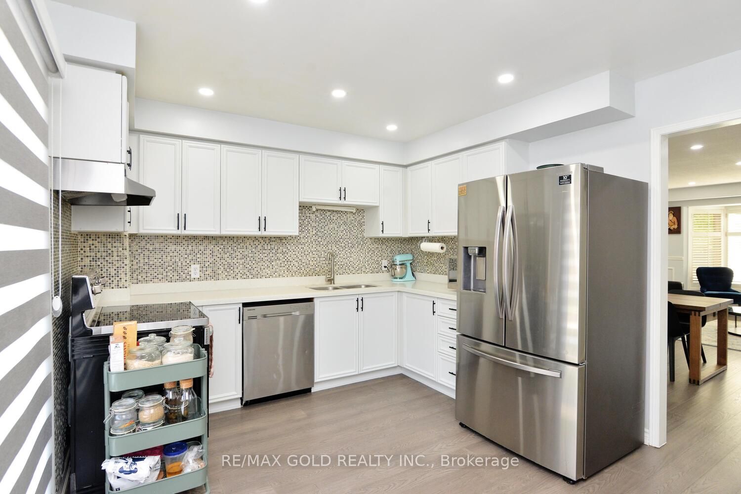 7 Lofty Pines Place