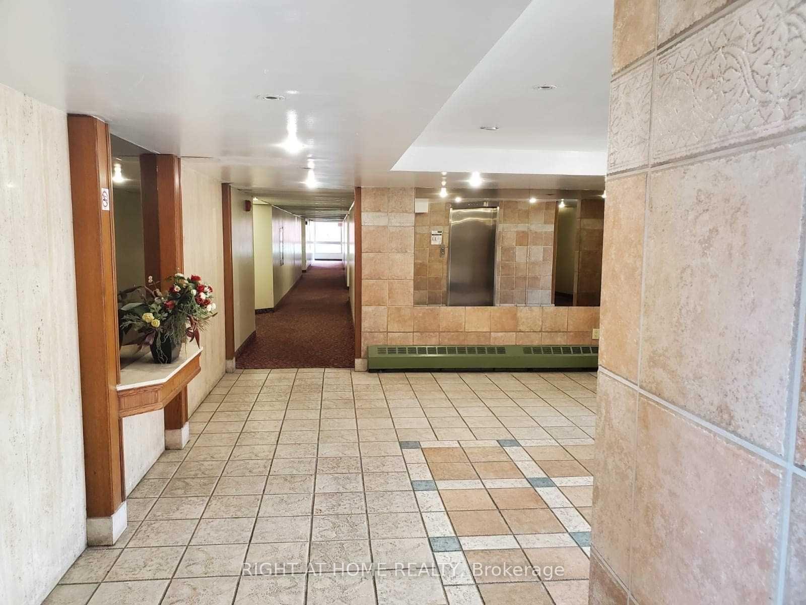 3 Bedrooms Condo at 1703 McCowan, Toronto For sale