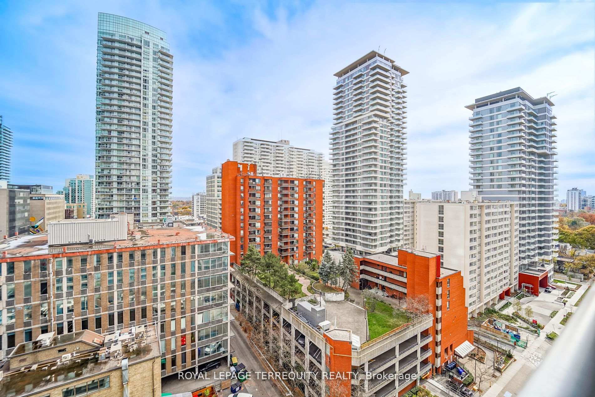 2 Bedrooms Condo at 43 Eglinton, Toronto For sale