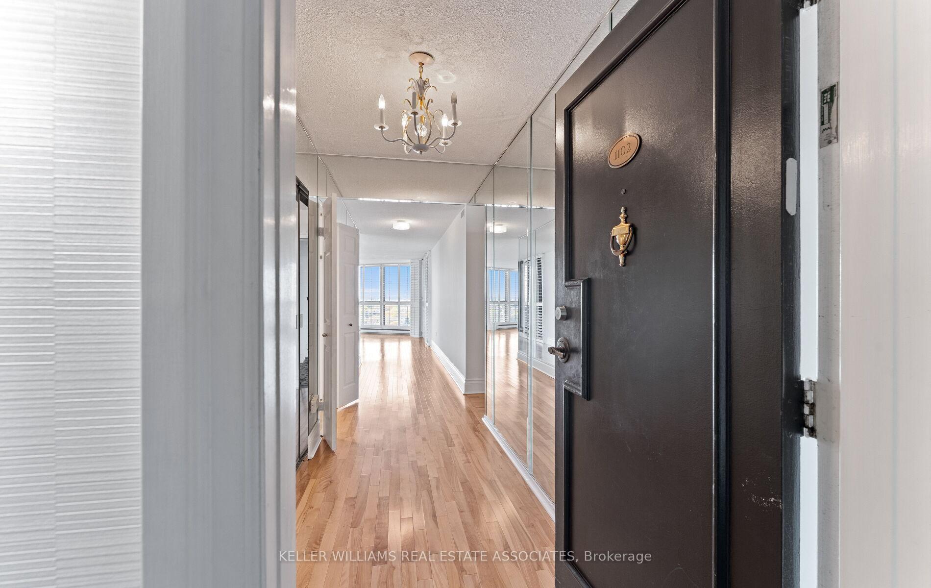 3 Bedrooms Condo at 2010 Islington, Toronto For sale