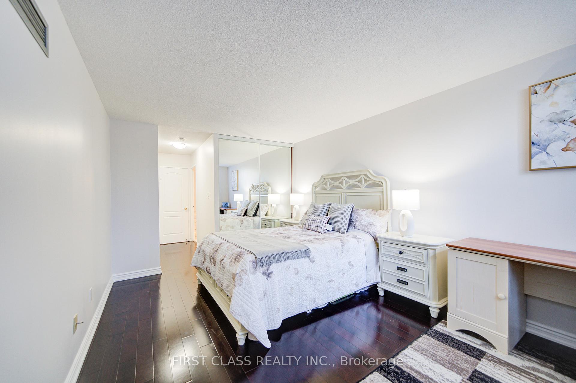 3 Bedrooms Condo at 25 Bamburgh, Toronto For sale