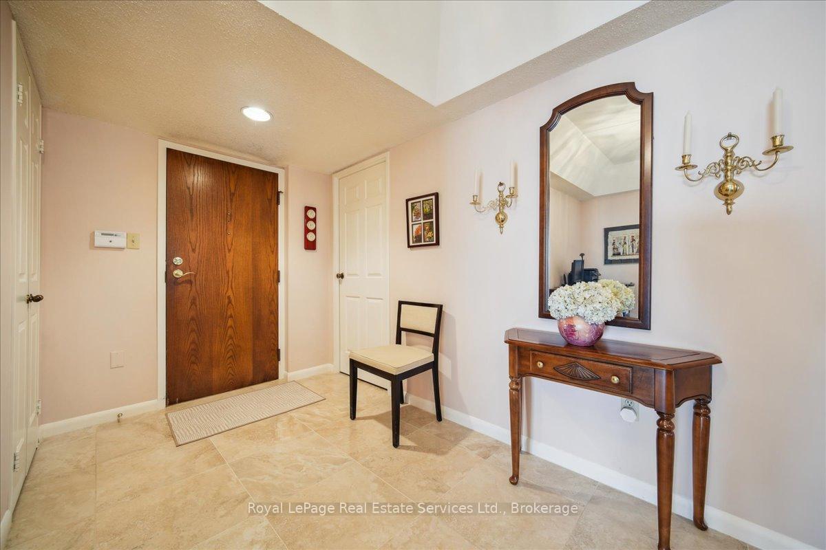 2 Bedrooms Condo at 2180 Marine, Oakville For sale