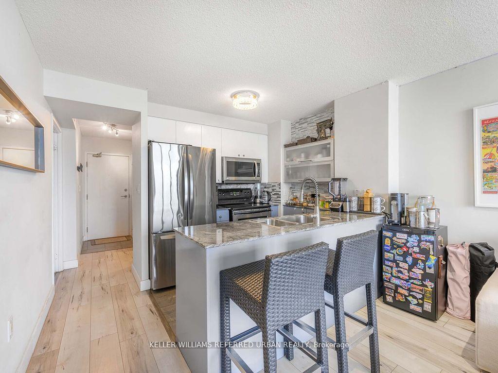 2 Bedrooms Condo at 11 Brunel, Toronto For sale