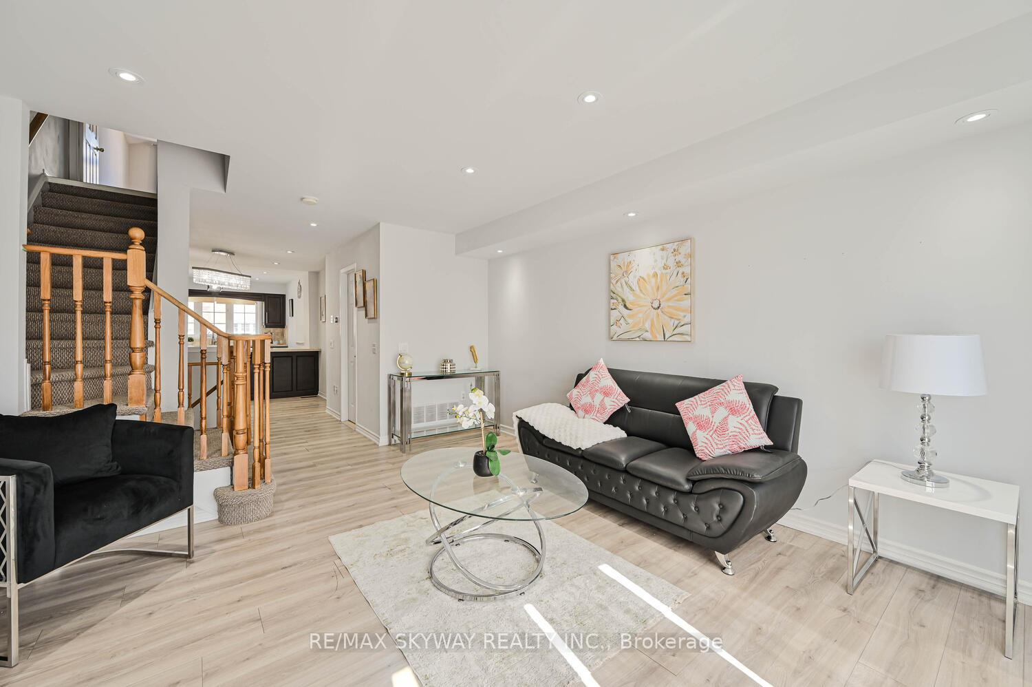 3 Bedrooms Condo at 50 Strathaven,  Mississauga For sale