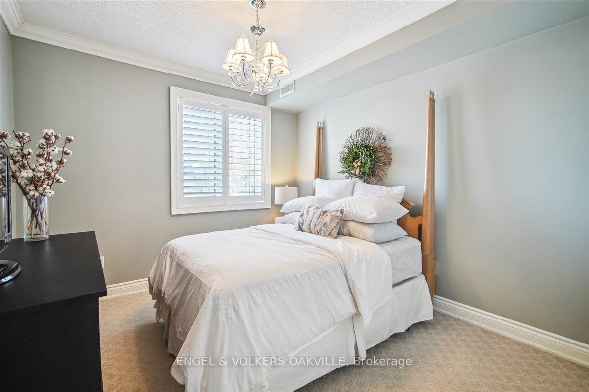 390 Upper Middle Road E, #306