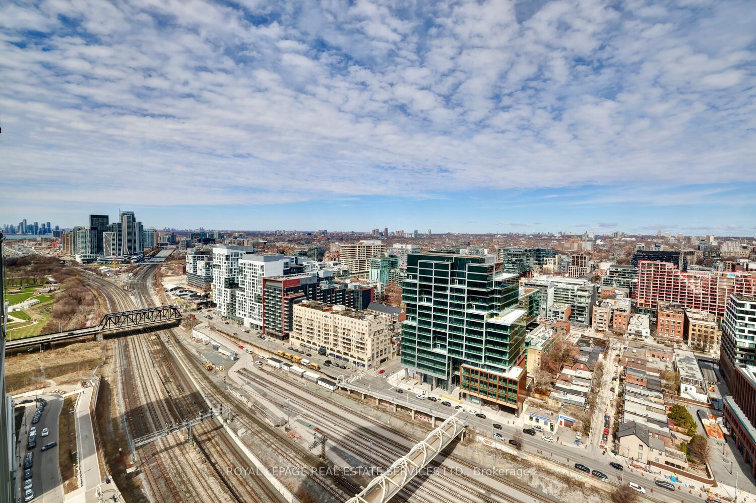 1 Bedroom Condo at 15 Iceboat,  Toronto For sale