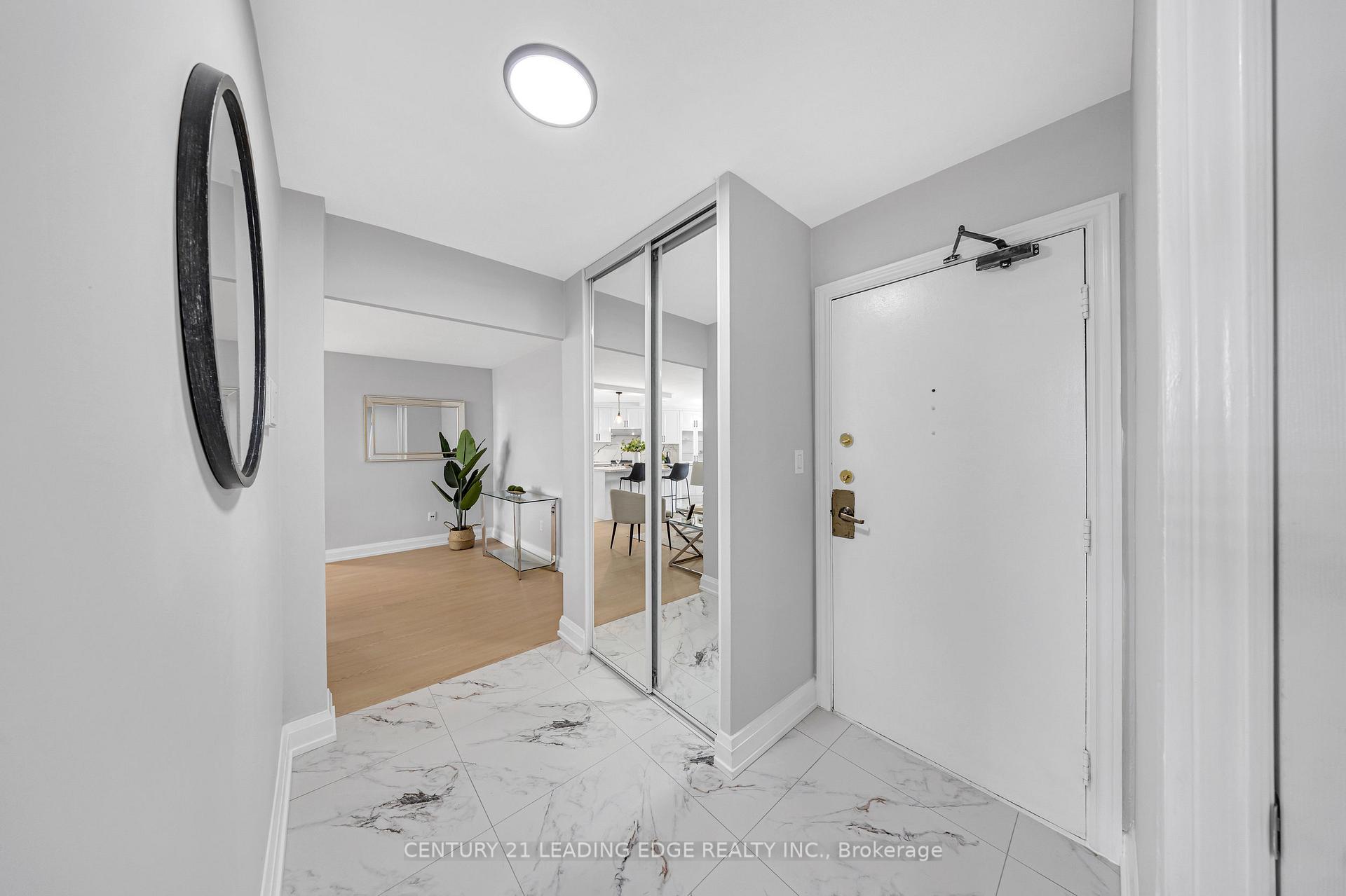 3 Bedrooms Condo at 20 Edgecliff,  Toronto For sale