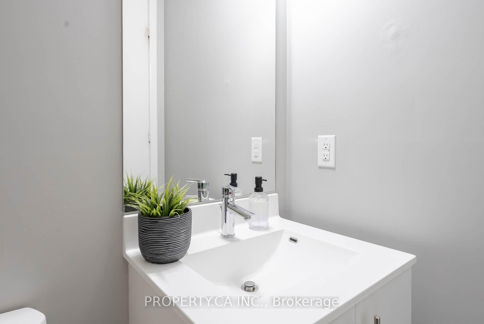 2 Bedrooms Condo at 165 Legion, Toronto For sale