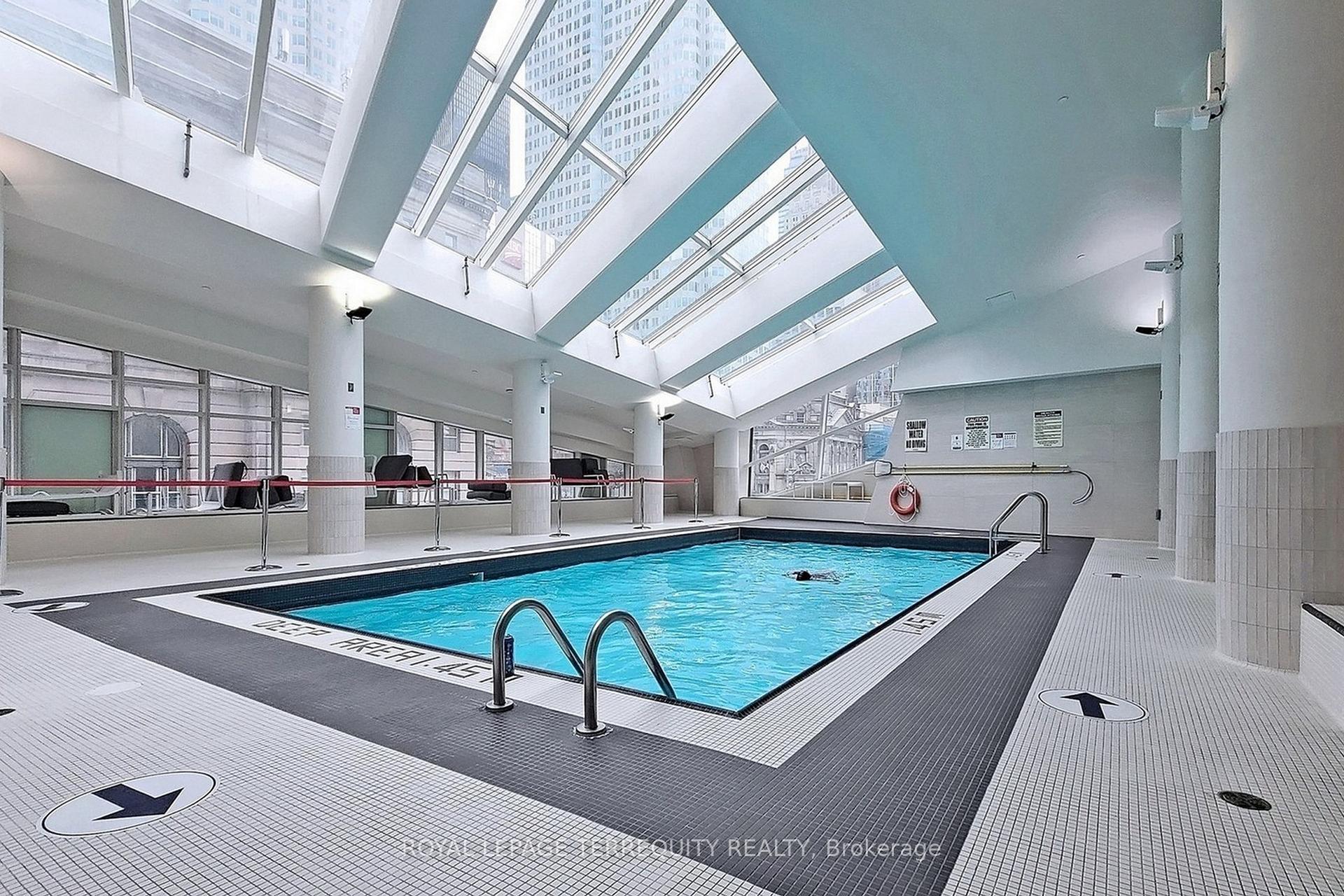 2 Bedrooms Condo at 8 The Esplanade, Toronto For sale